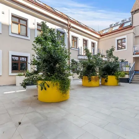 Be A Neighbour To The President * Pressburg