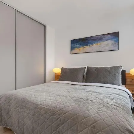 Be A Neighbour To The President Apartment *