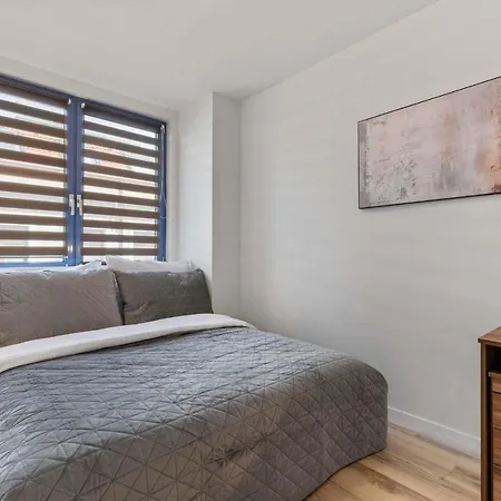 Be A Neighbour To The President * Bratislava