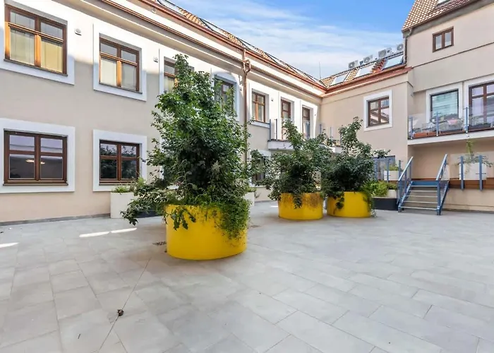 Be A Neighbour To The President * براتسيلافا